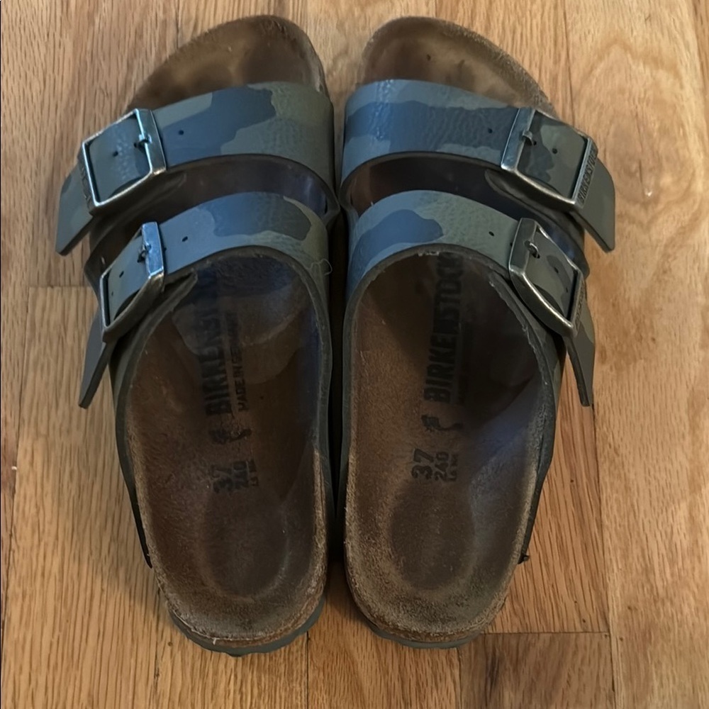 Birkenstock sz 6 vegan faux leather Camouflage Sandals great pre owned condition - Picture 2 of 7